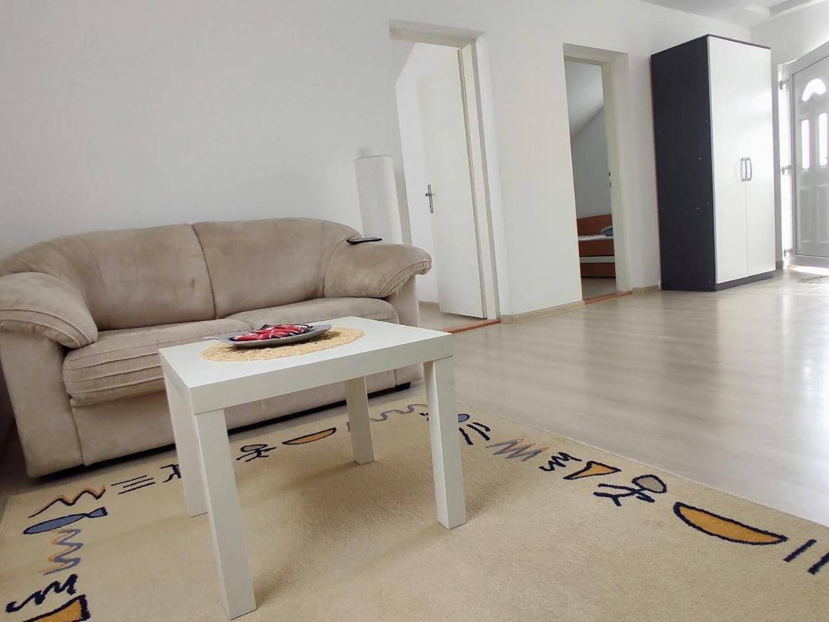 A1 - Airport Belgrade Apartment Екстер'єр фото