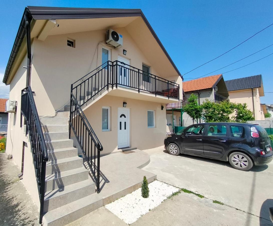 A1 - Airport Belgrade Apartment Екстер'єр фото