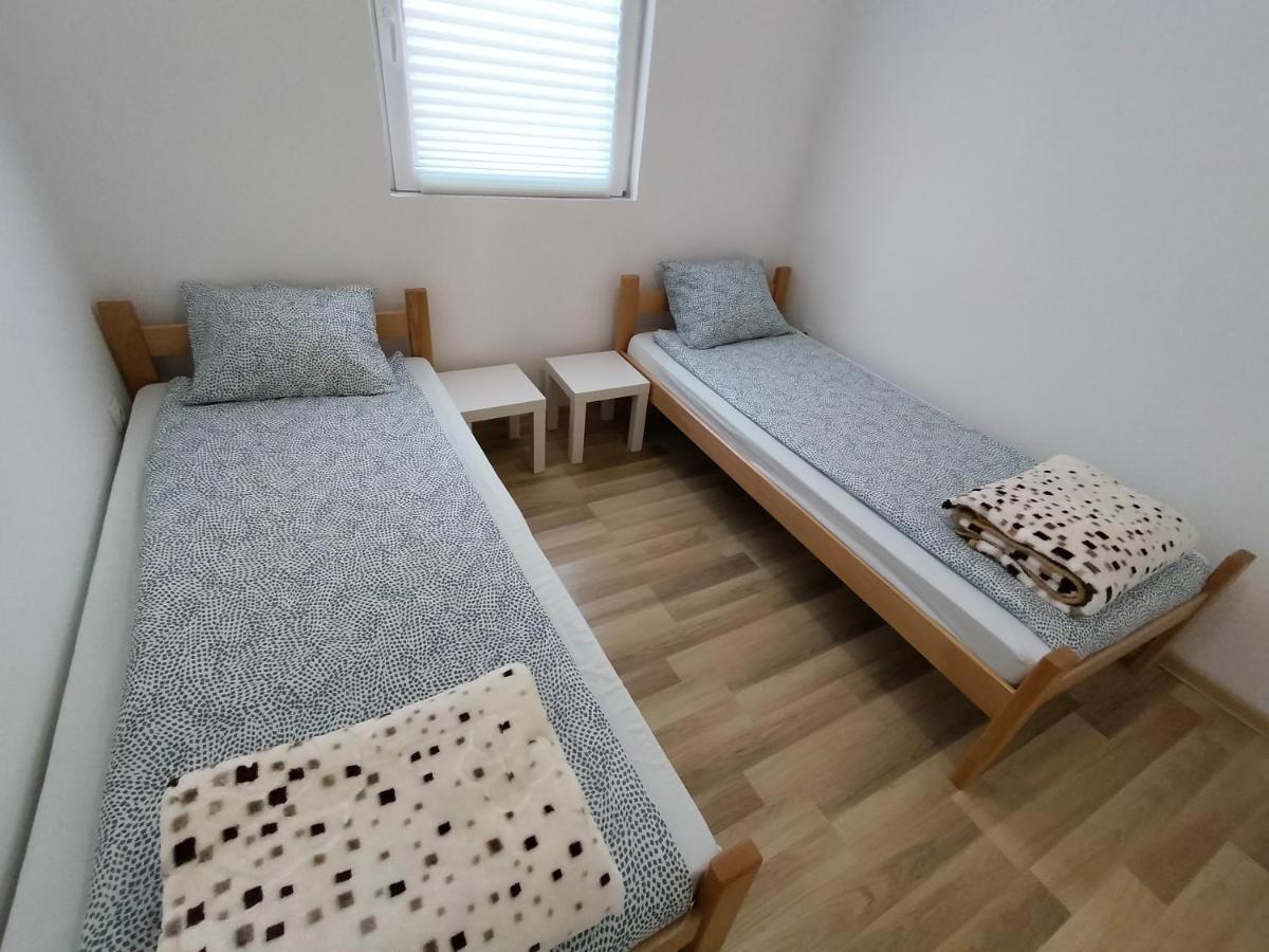 A1 - Airport Belgrade Apartment Екстер'єр фото