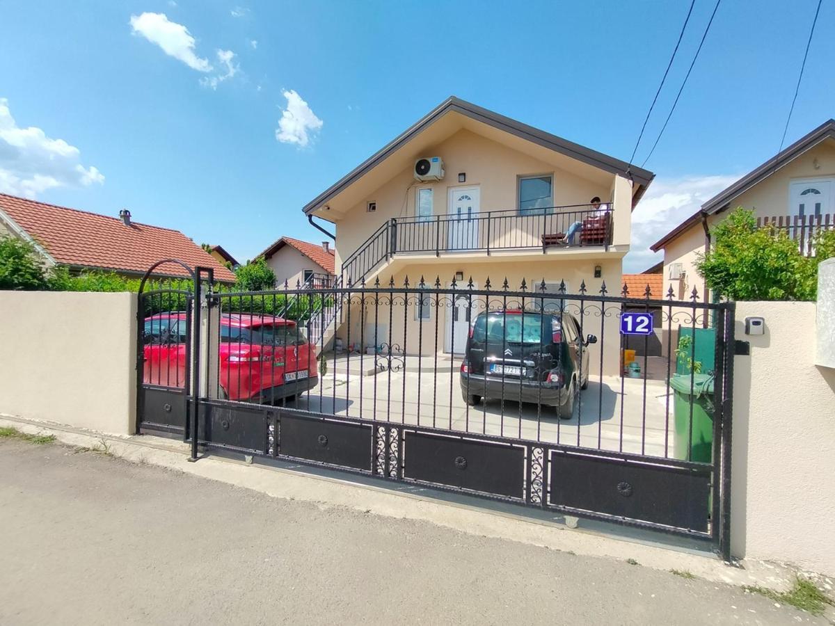 A1 - Airport Belgrade Apartment Екстер'єр фото