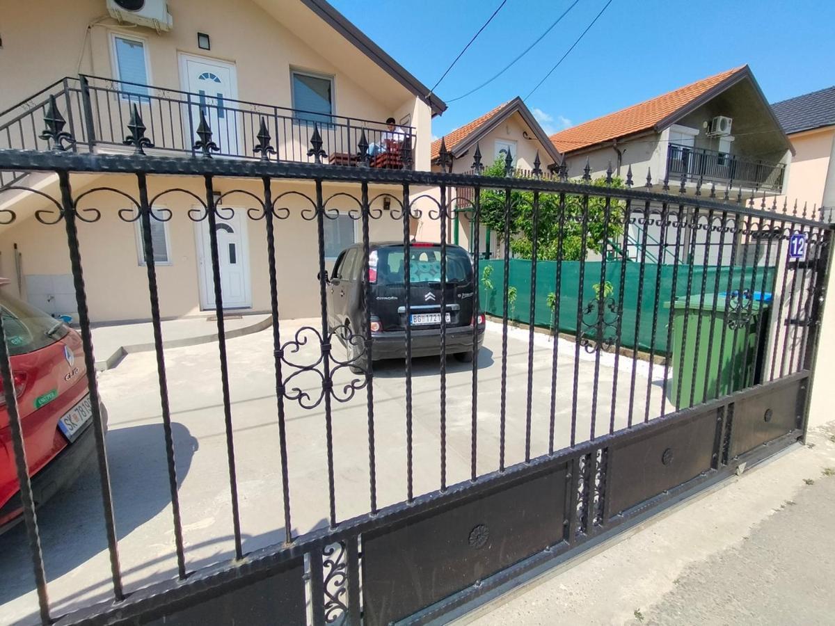 A1 - Airport Belgrade Apartment Екстер'єр фото