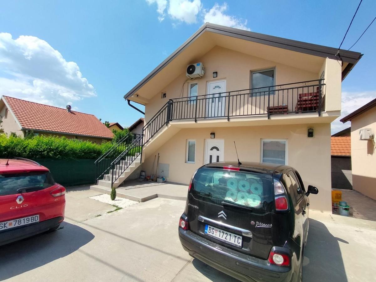 A1 - Airport Belgrade Apartment Екстер'єр фото