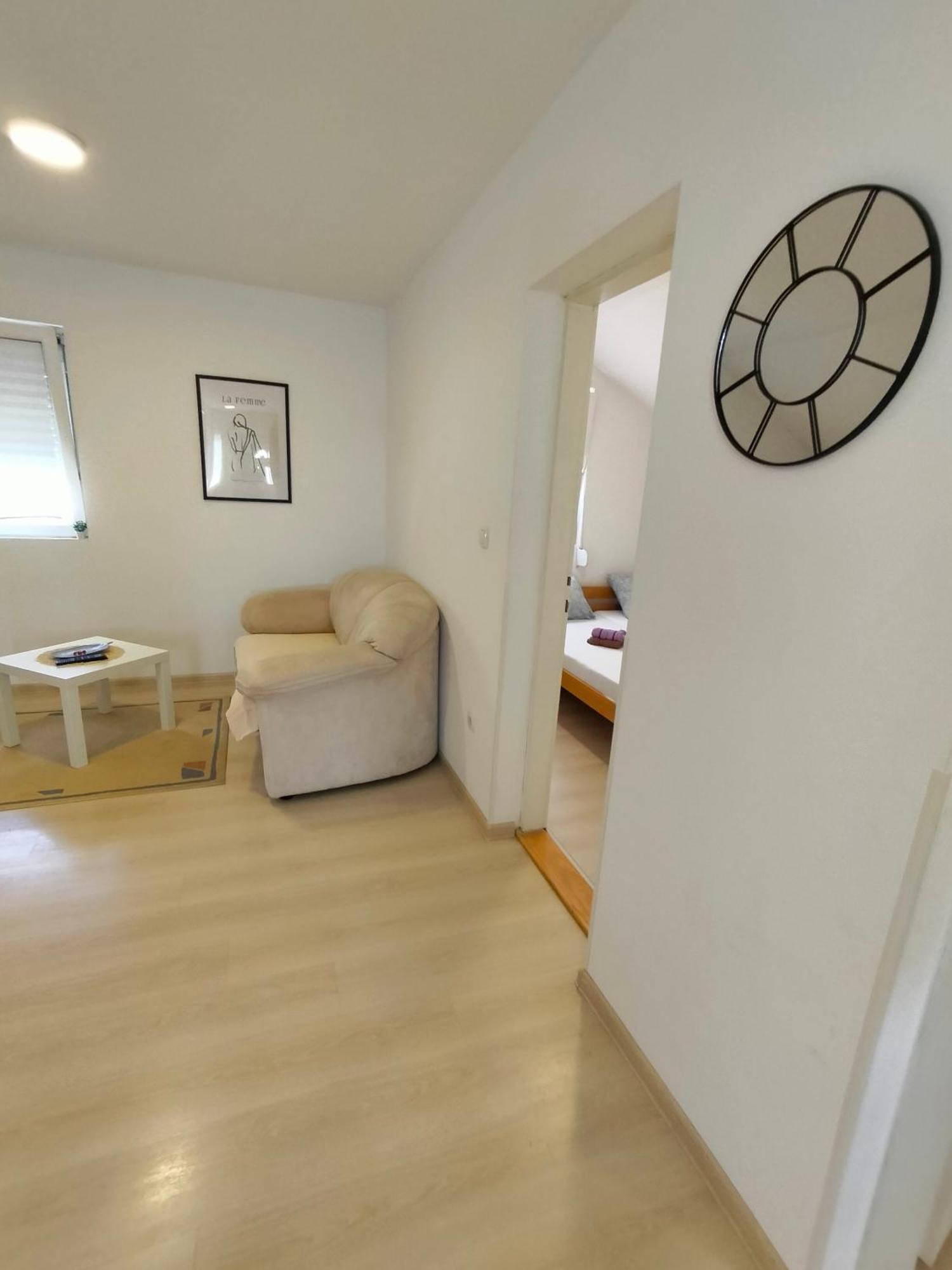 A1 - Airport Belgrade Apartment Екстер'єр фото